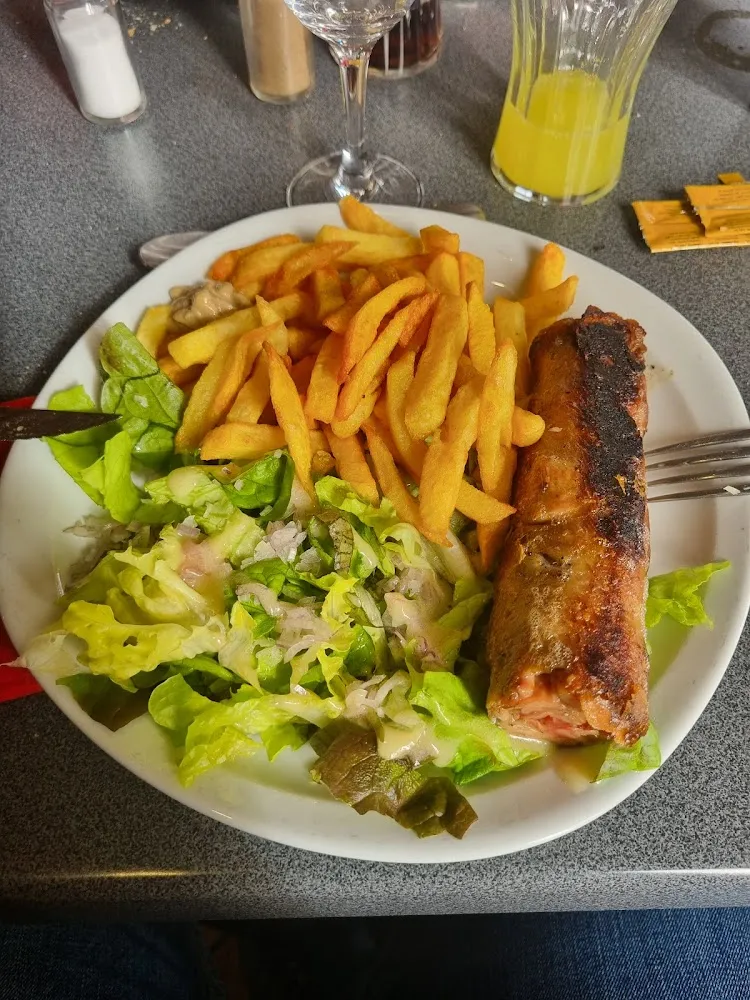 Andouillette Grillée Frites Et Salade
